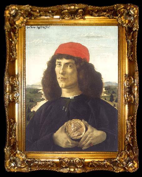 framed  BOTTICELLI, Sandro Portrait of an Unknown Personage with the Medal of Cosimo il Vecchio  fdgd, ta009-2